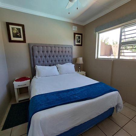 Poolside Guest House Port Shepstone Eksteriør billede