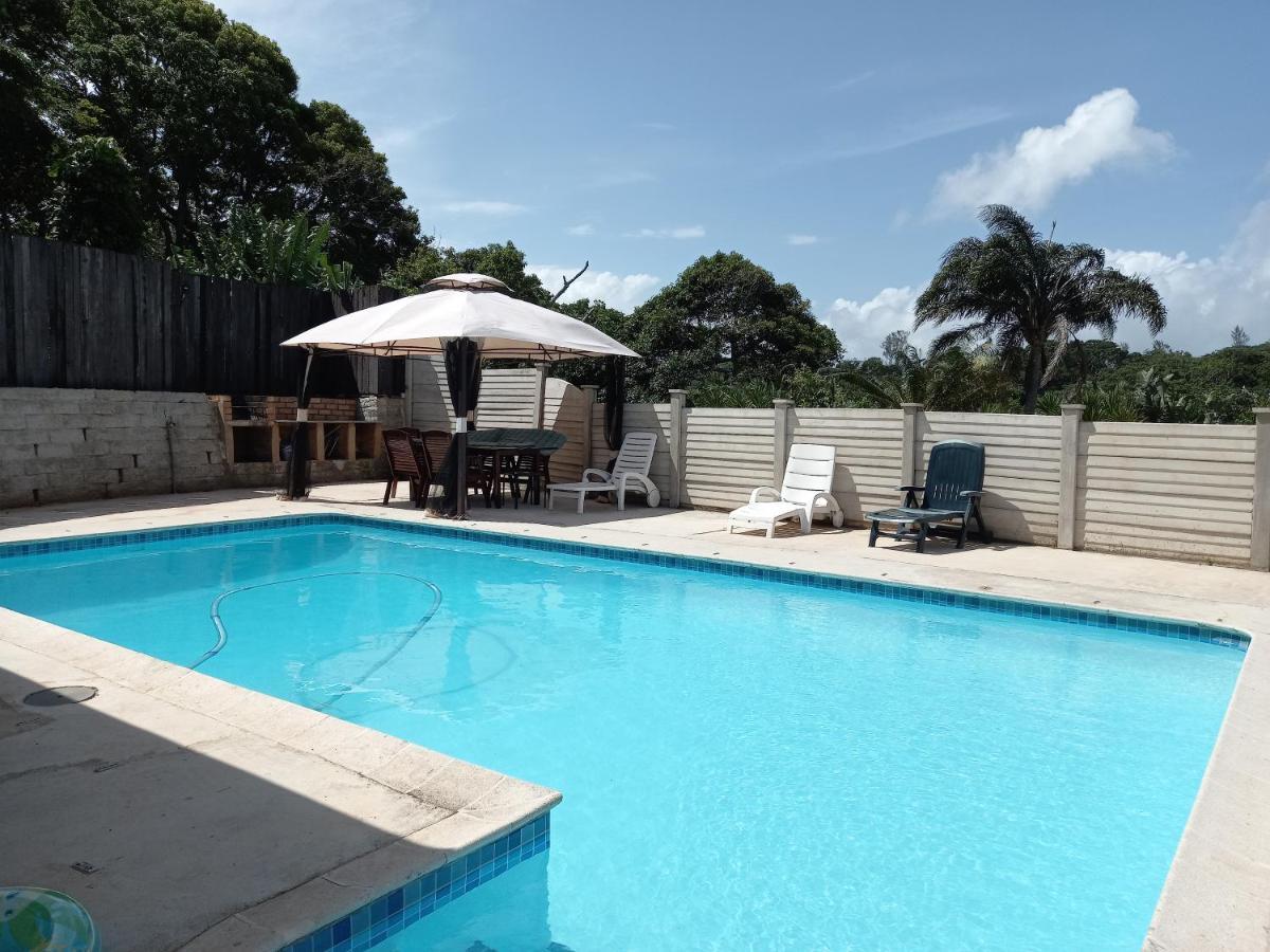 Poolside Guest House Port Shepstone Eksteriør billede