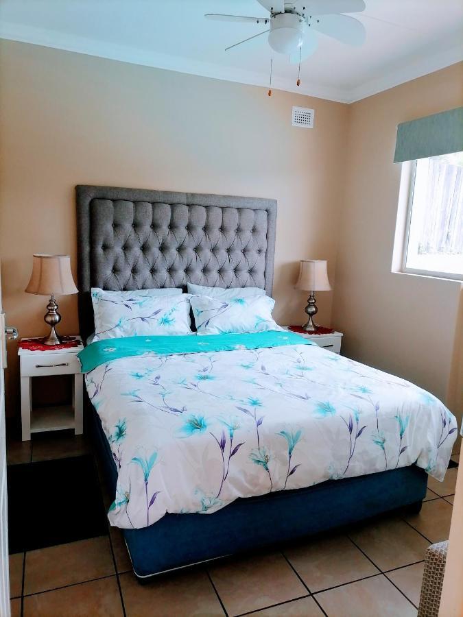 Poolside Guest House Port Shepstone Eksteriør billede